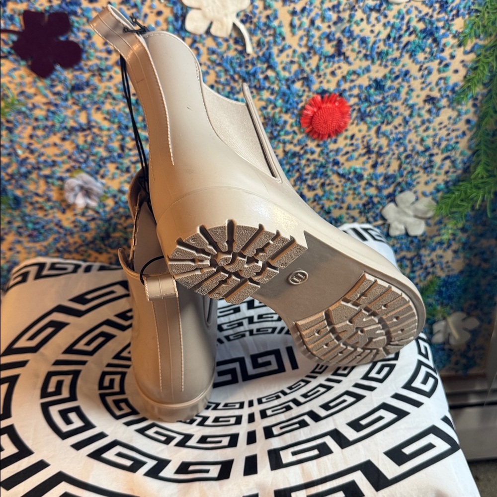 Elegant waterproof Ankle Boots - Picture 4 of 4